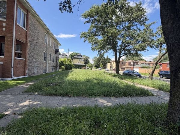 8200 S MARQUETTE Avenue , Chicago, IL 60617