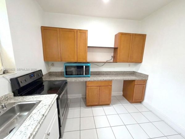 601 NE 180th St , Unit B, Miami, FL 33162
