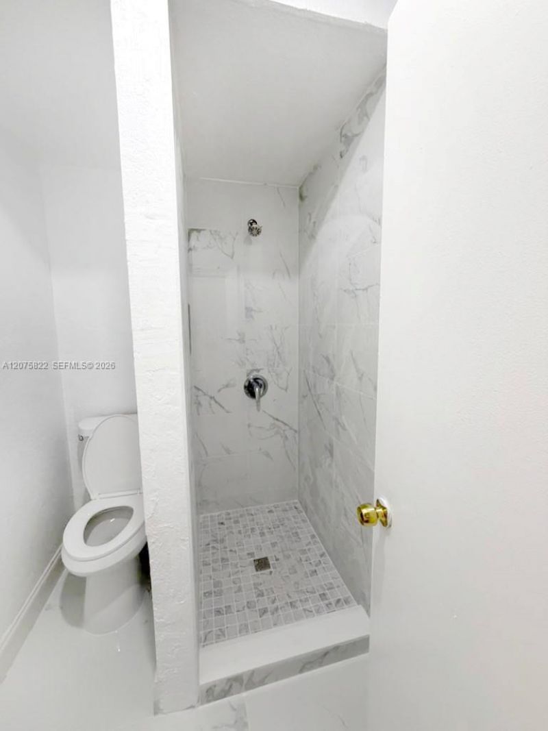 601 NE 180th St , Unit B, Miami, FL 33162 Photo