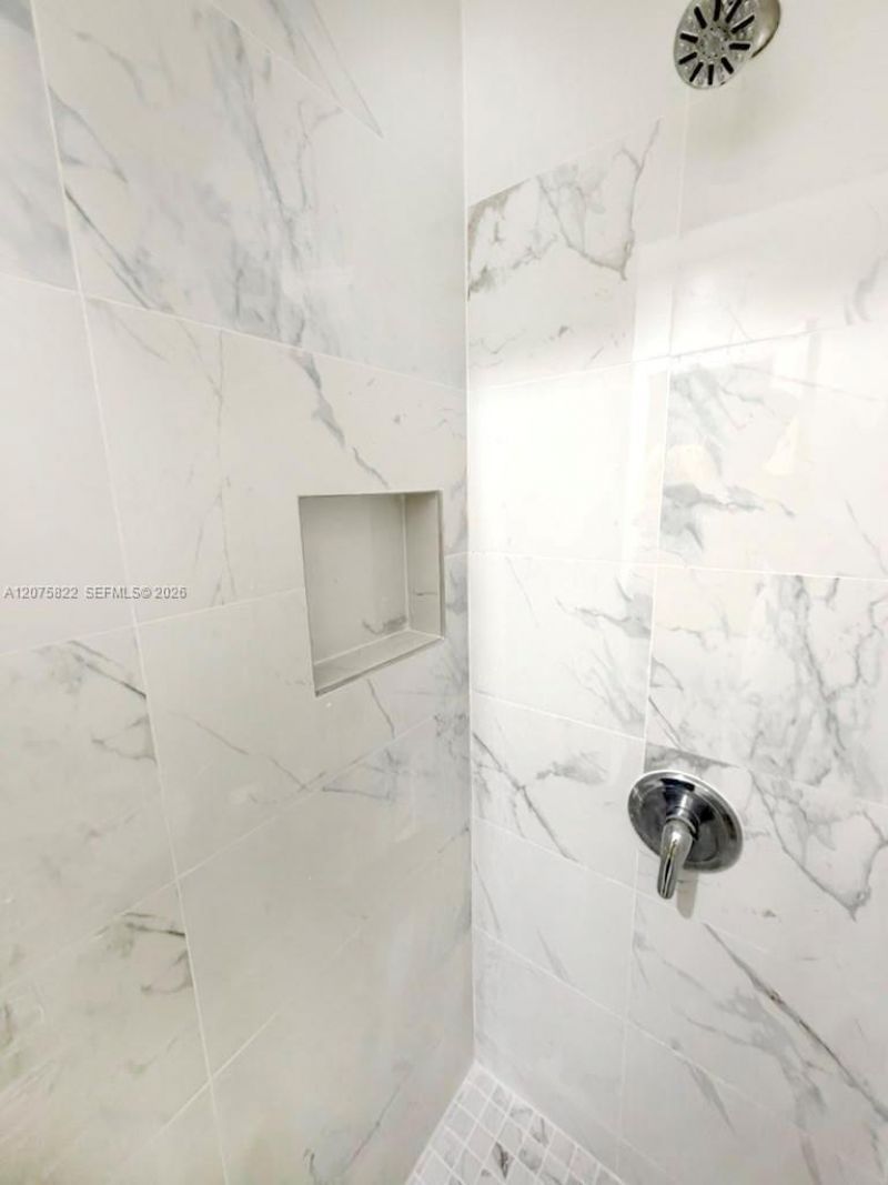 601 NE 180th St , Unit B, Miami, FL 33162 Photo