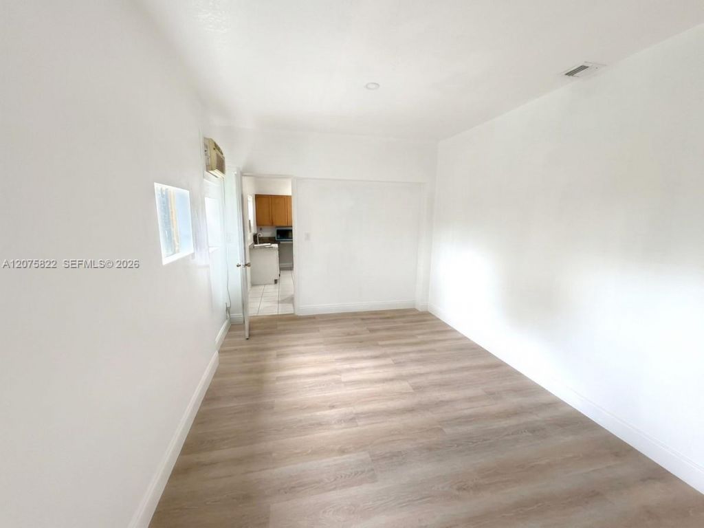 601 NE 180th St , Unit B, Miami, FL 33162 Photo