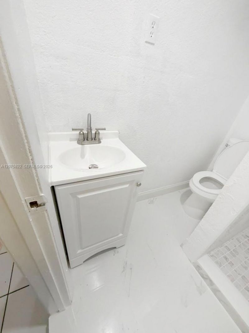 601 NE 180th St , Unit B, Miami, FL 33162 Photo