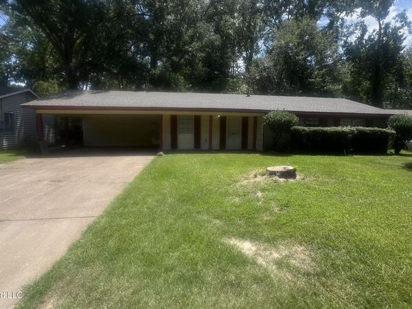 3222 Lakewood Drive, Jackson, MS 39212