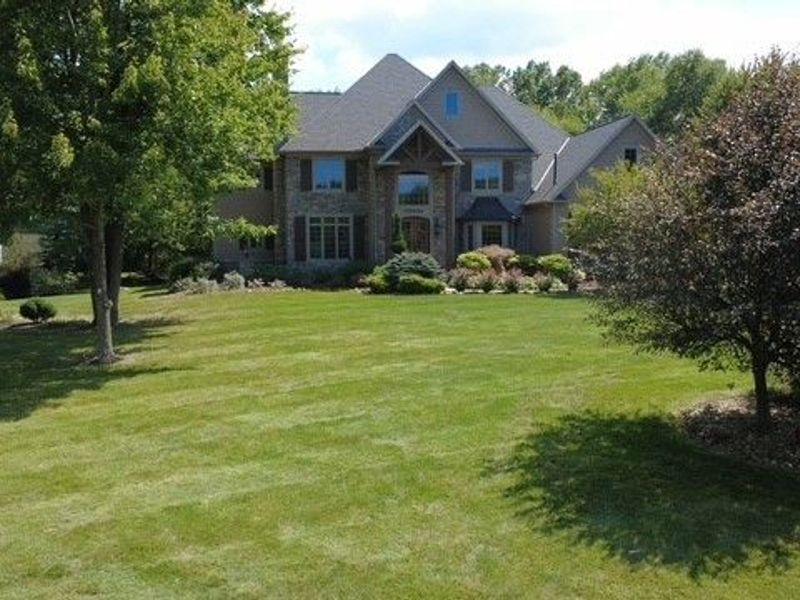 334 Crown Ridge Drive, Cuyahoga Falls, OH 44223 Photo 2