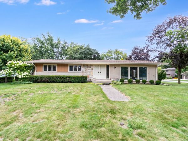 642 Country Lane , Beecher, IL 60401