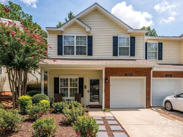 15583 Stronvar House Lane, Charlotte, NC 28277