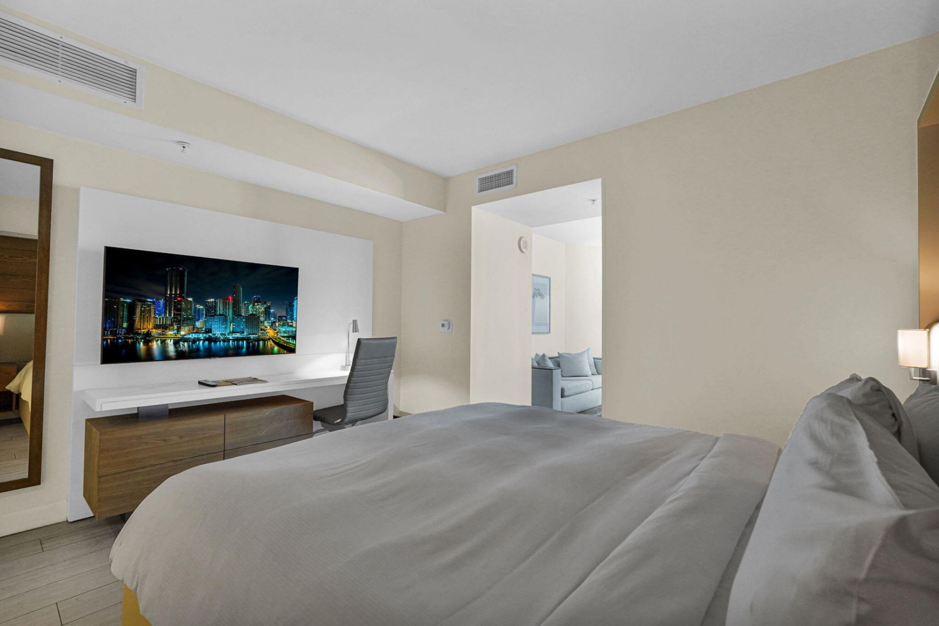 505 N Fort Lauderdale Beach Boulevard, Unit 1004, Fort Lauderdale, FL 33304 Photo