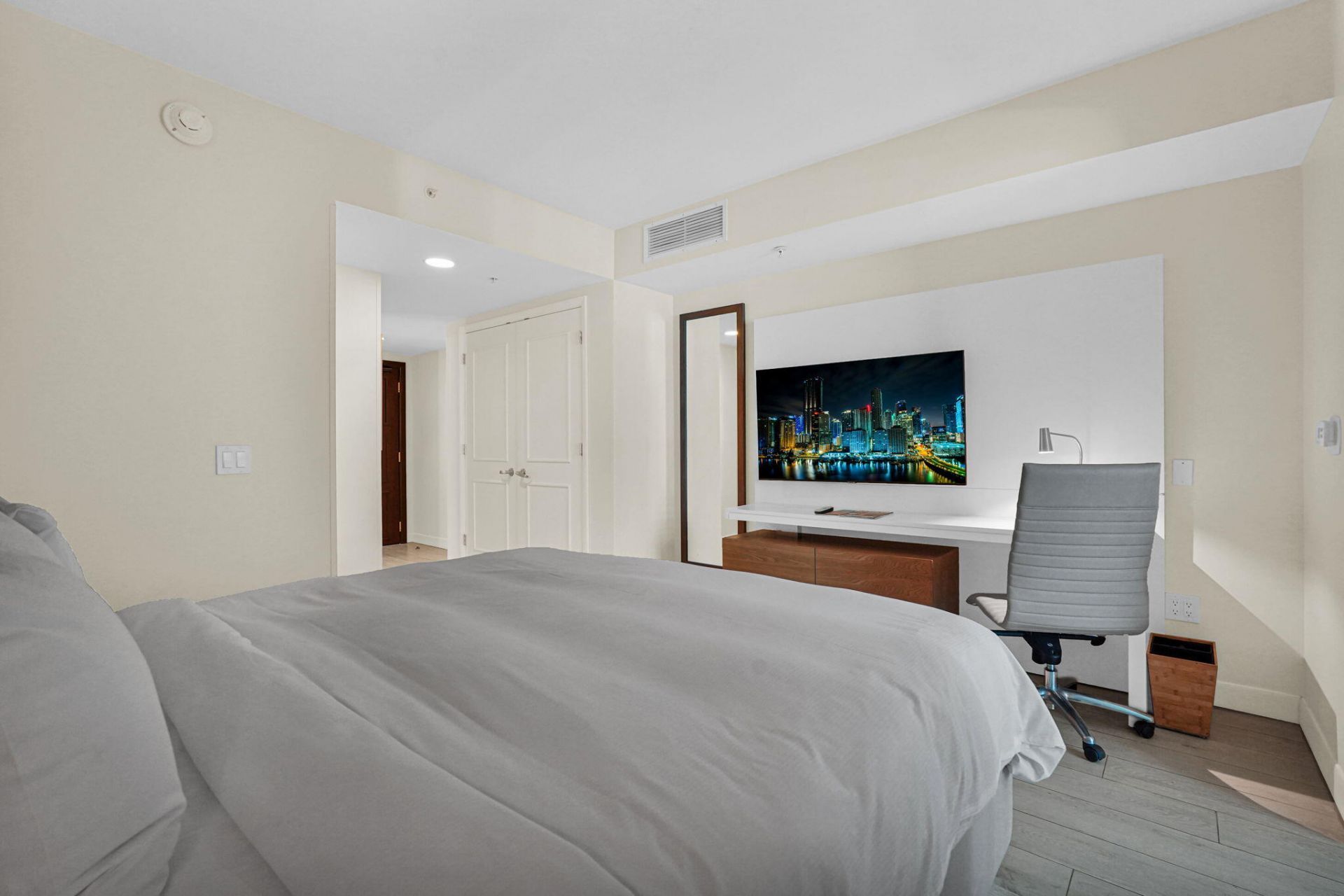 505 N Fort Lauderdale Beach Boulevard, Unit 1004, Fort Lauderdale, FL 33304 Photo