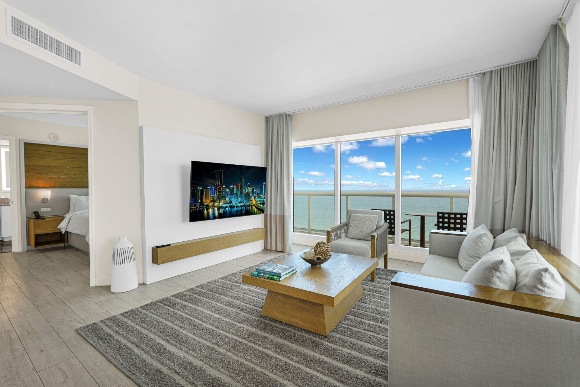 505 N Fort Lauderdale Beach Boulevard, Unit 1817, Fort Lauderdale, FL 33304 Photo