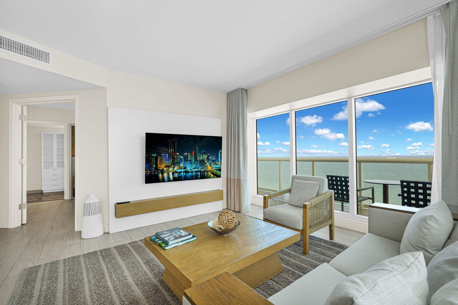 505 N Fort Lauderdale Beach Boulevard, Unit 1817, Fort Lauderdale, FL 33304 Photo