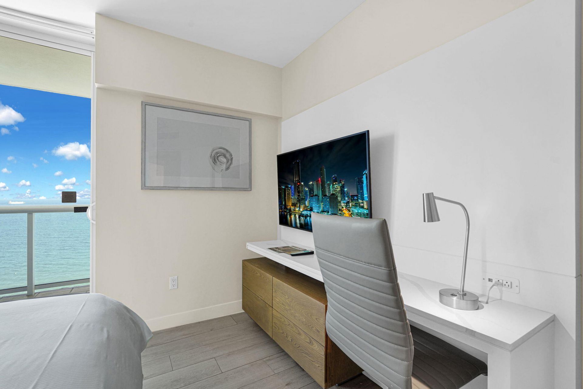 505 N Fort Lauderdale Beach Boulevard, Unit 1817, Fort Lauderdale, FL 33304 Photo