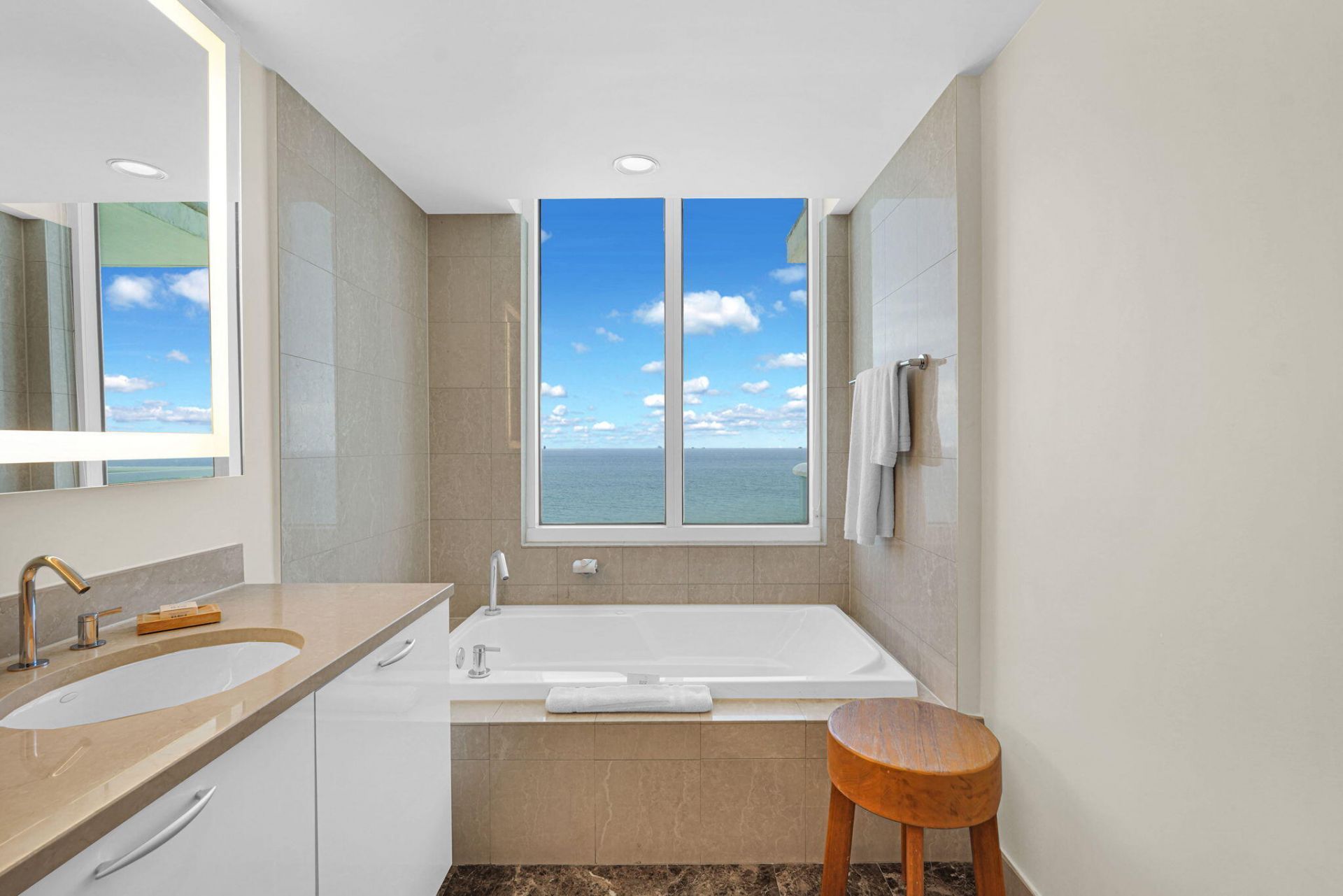 505 N Fort Lauderdale Beach Boulevard, Unit 1817, Fort Lauderdale, FL 33304 Photo