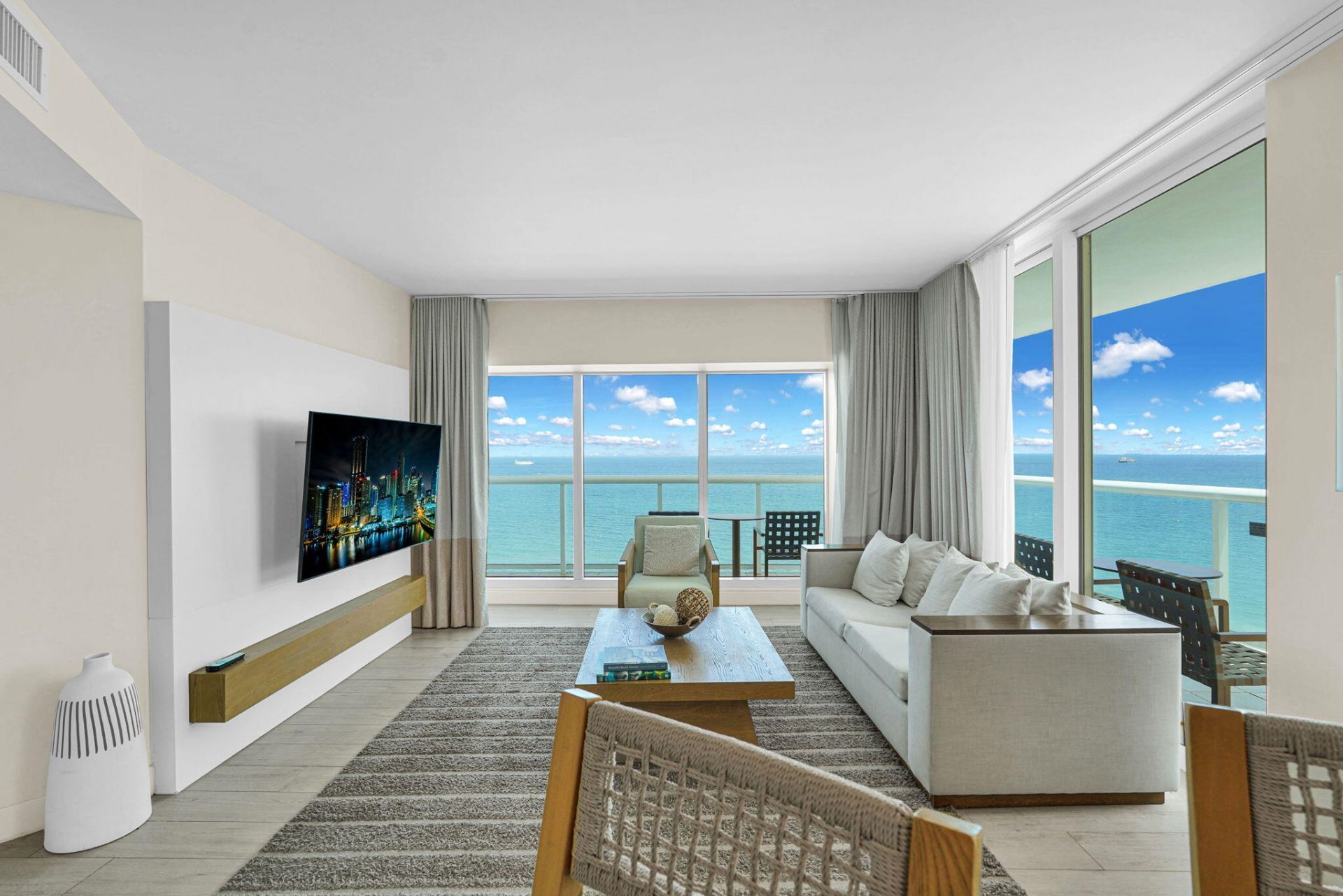 505 N Fort Lauderdale Beach Boulevard, Unit 1817, Fort Lauderdale, FL 33304 Photo