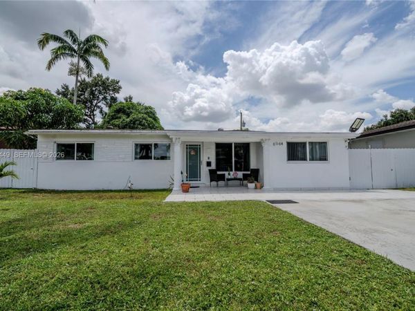 6944 SW 10th Ct , Pembroke Pines, FL 33023
