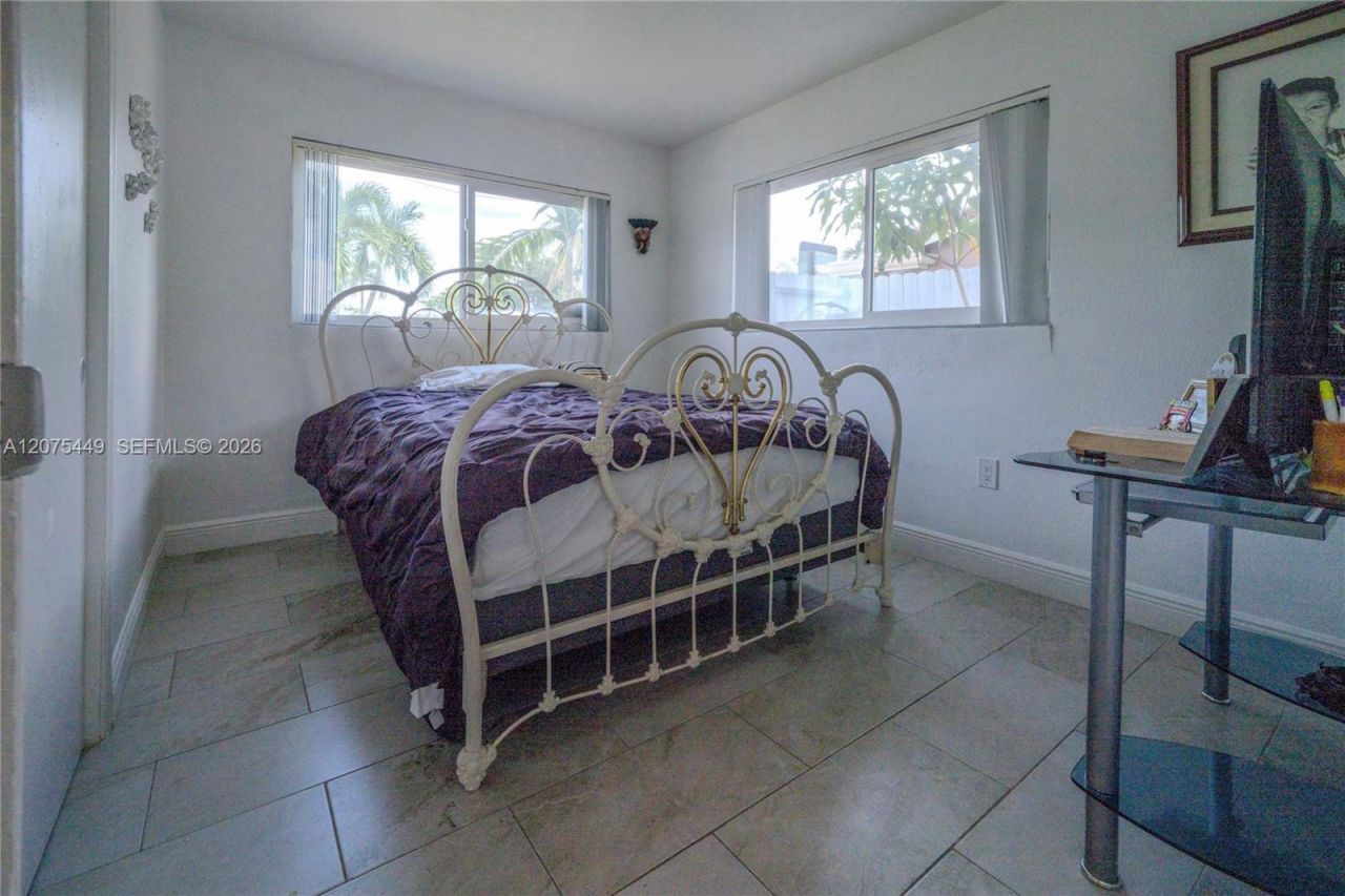 6944 SW 10th Ct , Pembroke Pines, FL 33023 Photo