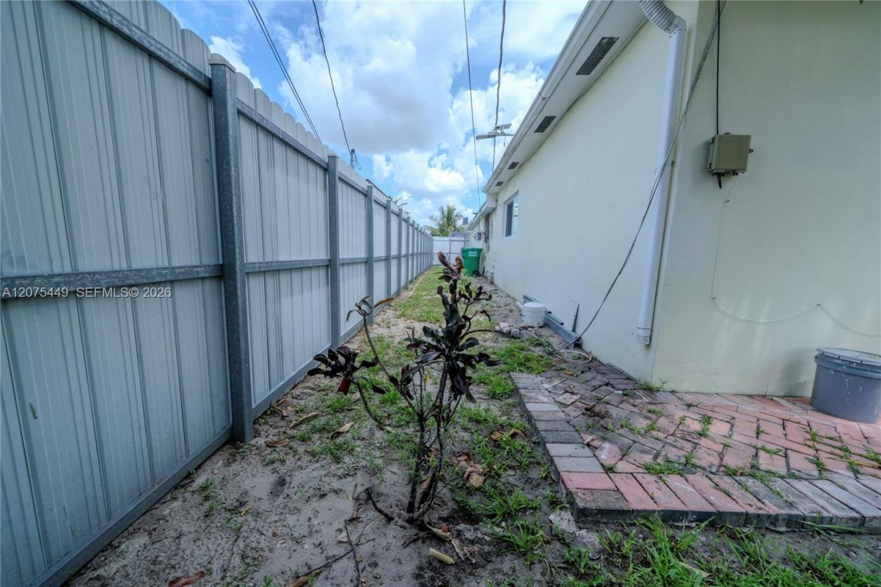 6944 SW 10th Ct , Pembroke Pines, FL 33023 Photo