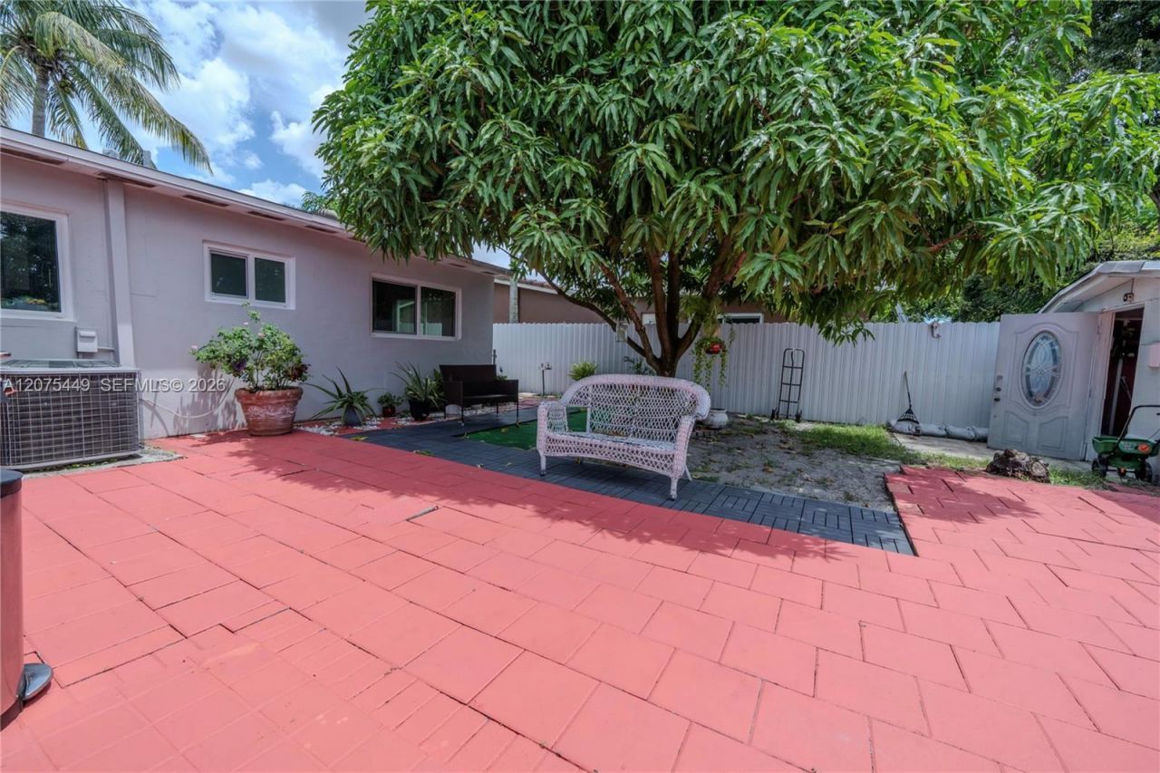6944 SW 10th Ct , Pembroke Pines, FL 33023 Photo