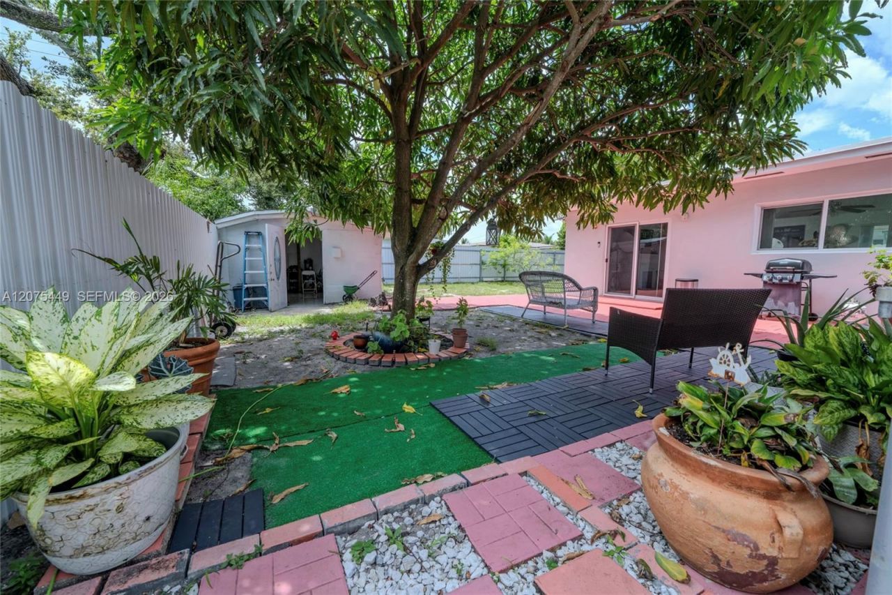6944 SW 10th Ct , Pembroke Pines, FL 33023 Photo