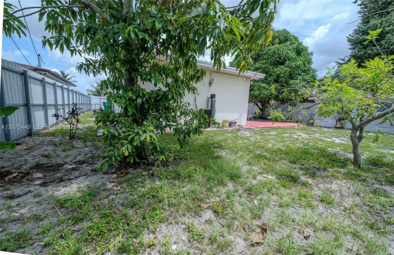 6944 SW 10th Ct , Pembroke Pines, FL 33023 Photo