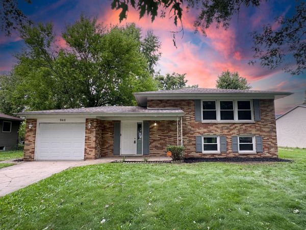 946 W 67th Place , Merrillville, IN 46410