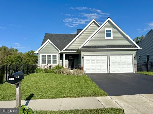 2015 LAURA LANE, HARRISBURG, PA 17110