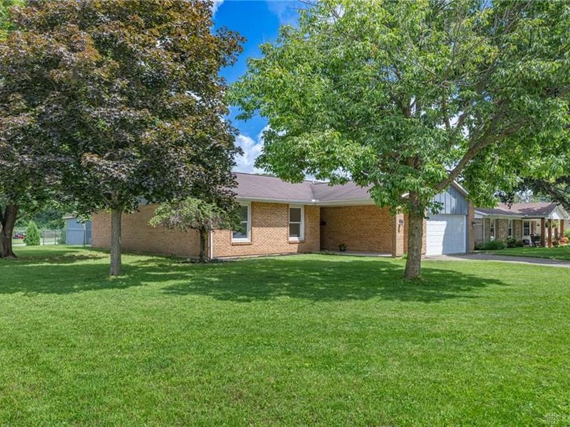 165 Finsbury Lane, Troy, OH 45373 Photo 2