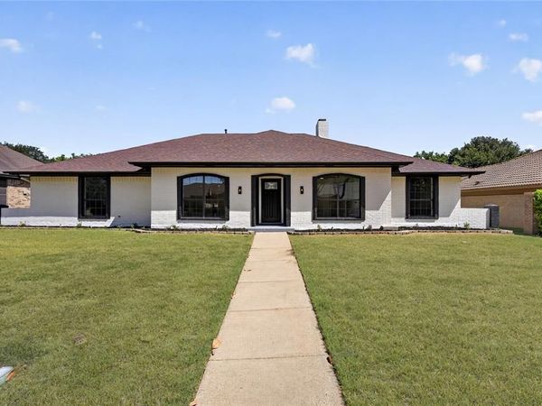 319 Hummingbird Lane, Duncanville, TX 75137