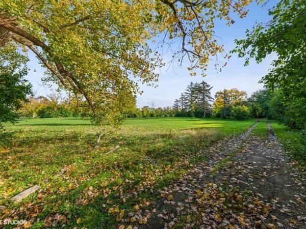 1301 Pearson Road , Green Oaks, IL 60048
