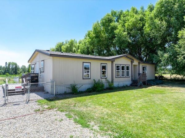 4489 Swenson Rd, Clayton, WA 99110