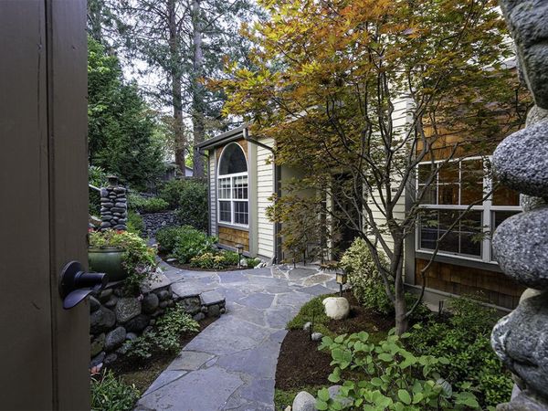 1071 Wildwood Way, Ashland, OR 97520