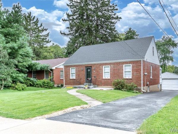 8746 North Avenue , St Louis, MO 63114