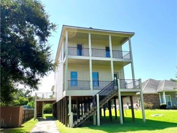 7917 BARATARIA Boulevard , Marrero, LA 70072