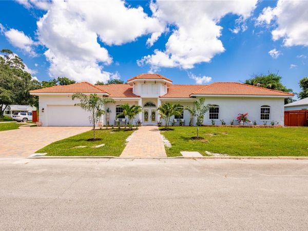 2206 Avilla Avenue, Vero Beach, FL 32960