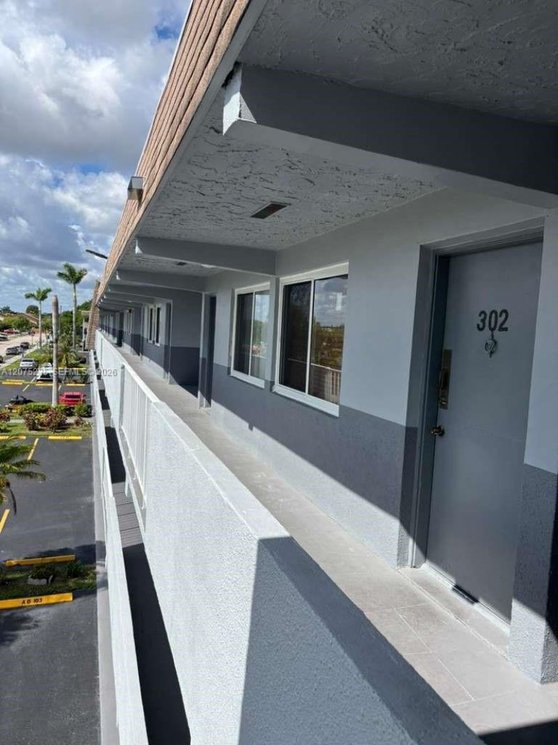 11005 SW 1st St , Unit 302, Sweetwater, FL 33174 Photo