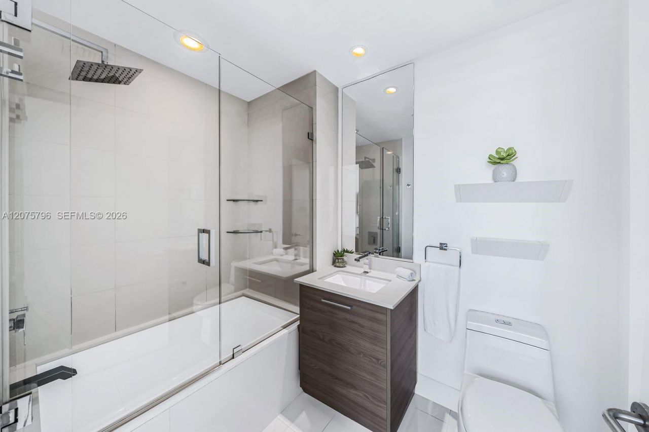 1300 S Miami Ave, Unit UPH4, Miami, FL 33130 Photo