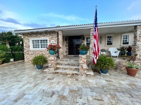3889 NW 5th St , Miami, FL 33126