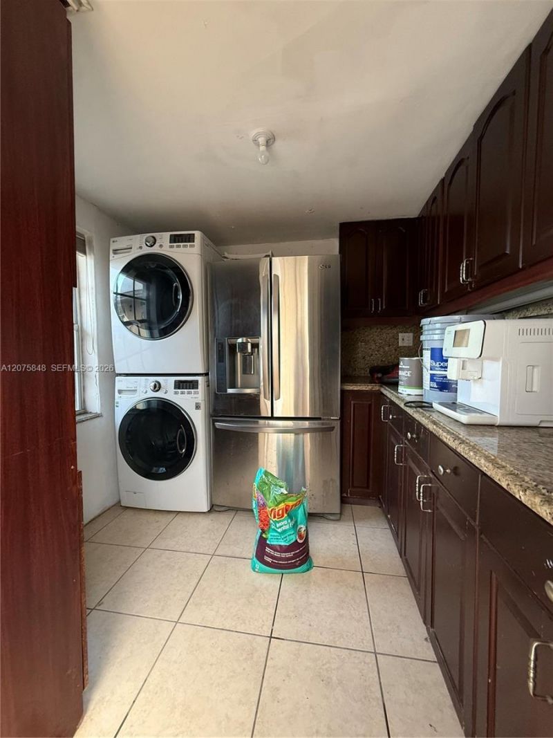 3889 NW 5th St, Miami, FL 33126 Photo