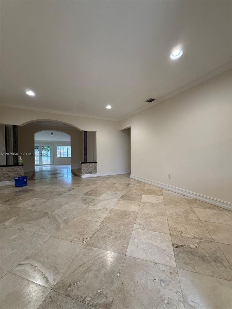 3889 NW 5th St, Miami, FL 33126 Photo