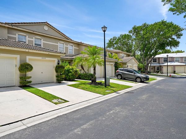 8658 S SOUTHGATE SHORES Circle, Tamarac, FL 33321
