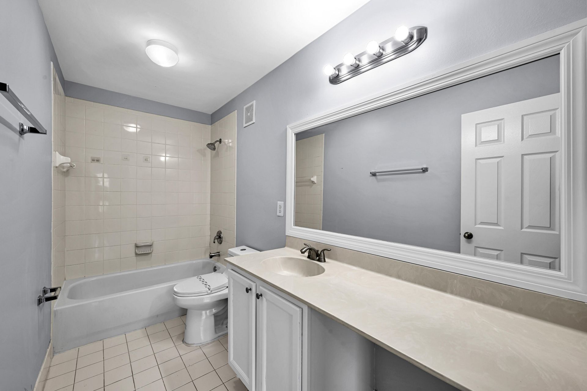 8658 S Southgate Shores Circle, Tamarac, FL 33321 Photo
