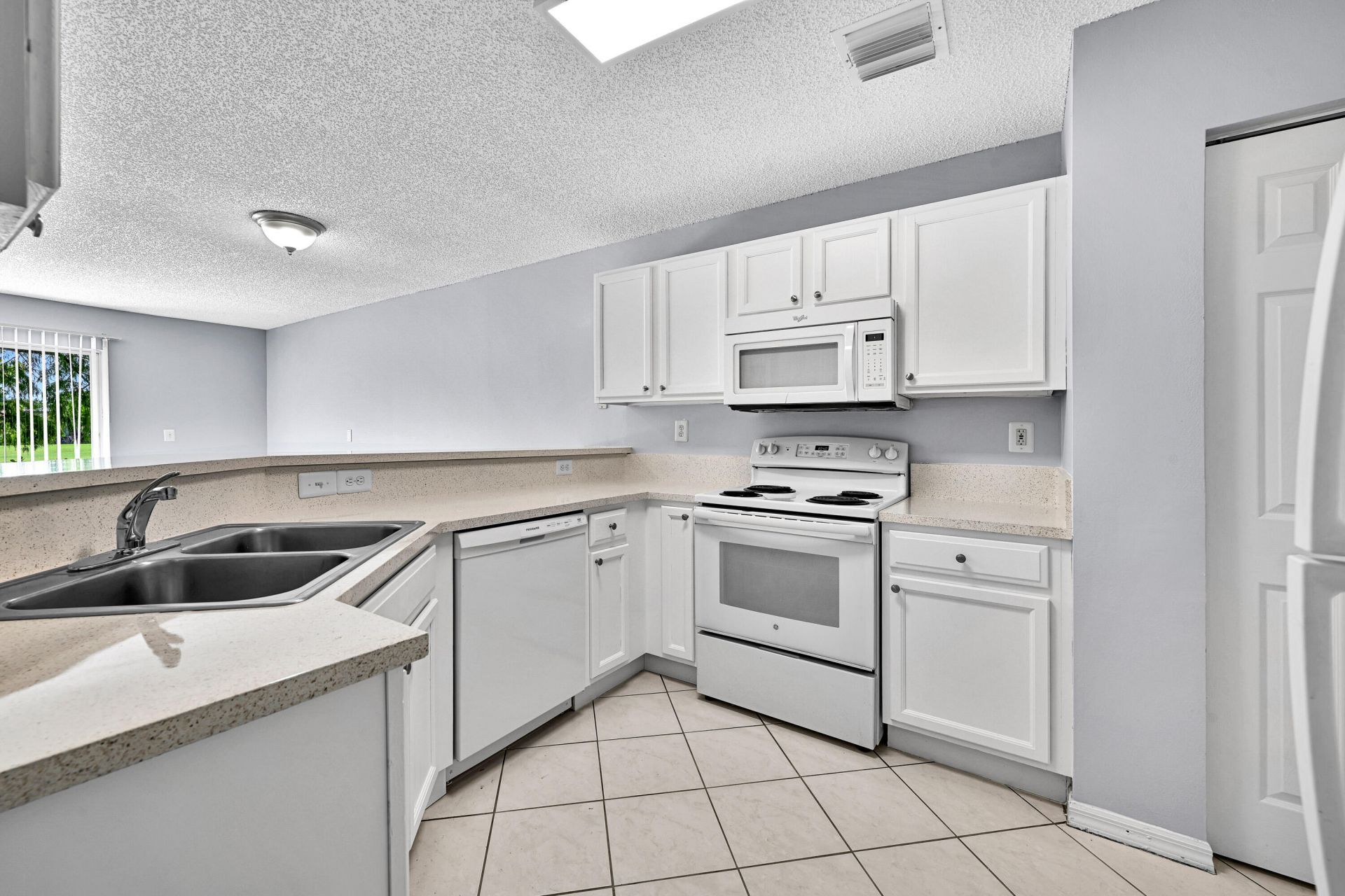 8658 S Southgate Shores Circle, Tamarac, FL 33321 Photo