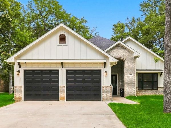 1001 Oak Valley Road, Burleson, TX 76028