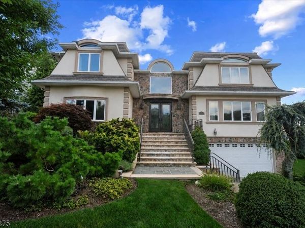 412 Valley View Ave, Paramus, NJ 07652