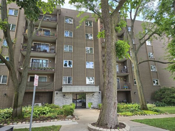 1365 Ashland Avenue, Unit 204, Des Plaines, IL 60016