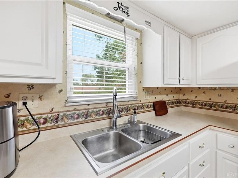 933 E David Road, Kettering, OH 45429 Photo 12
