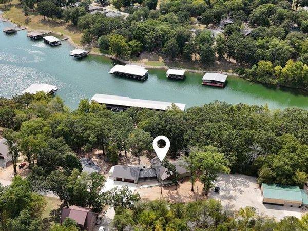 303 Bayshore Street, Shell Knob, MO 65747