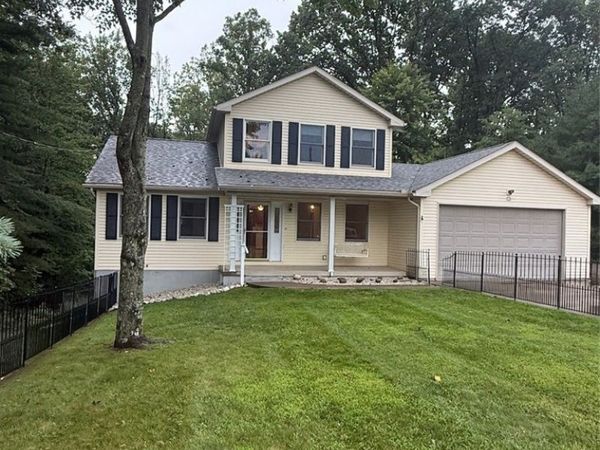8 Apache Trail , Malvern, OH 44644