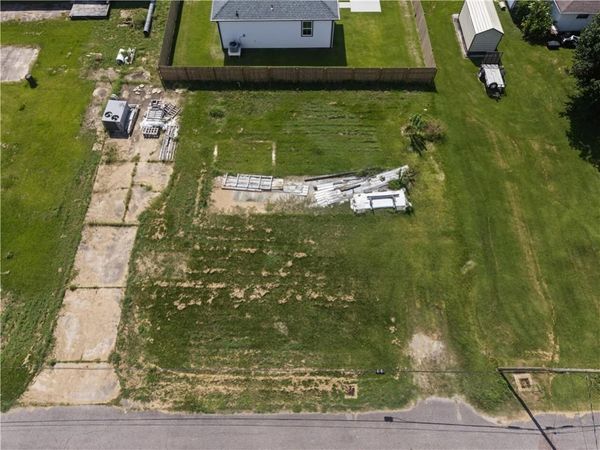 590 W HOOVER Street , Destrehan, LA 70047
