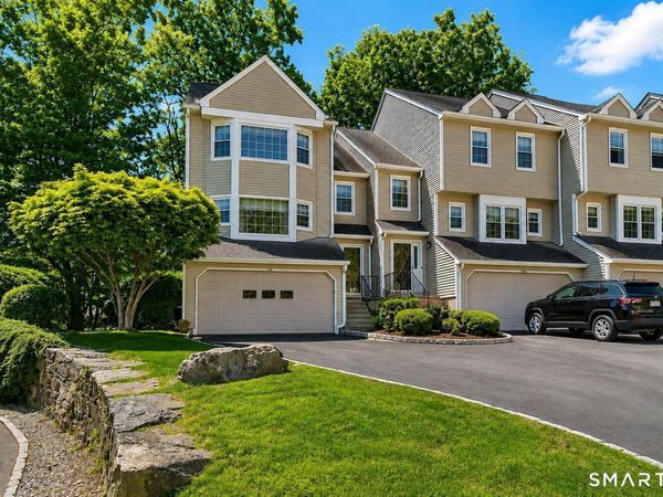 176 Governor Trumbull , Unit 176, Trumbull, CT 06611