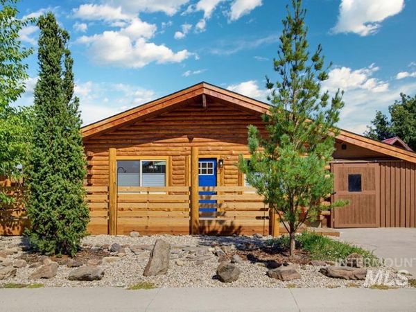 2210 Glen View Dr, Nampa, ID 83686